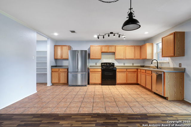 Image 7 of 25 For 8515 Shaenfield Pl