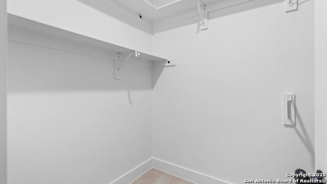 Listing photo id 13 for 6608 Sally Agee