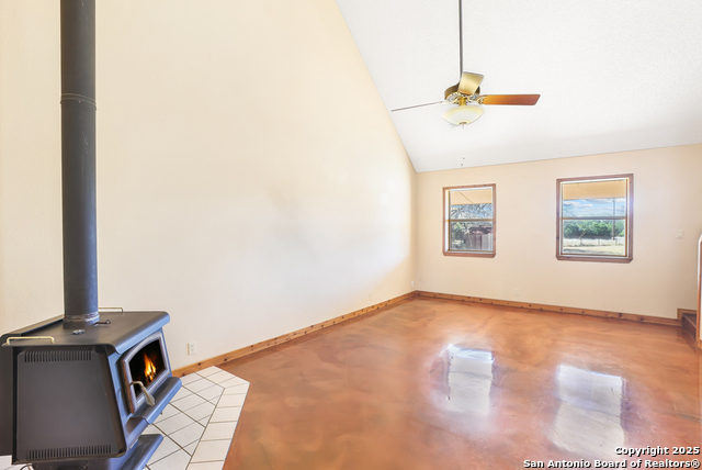 Image 10 of 33 For 933 Last Gap