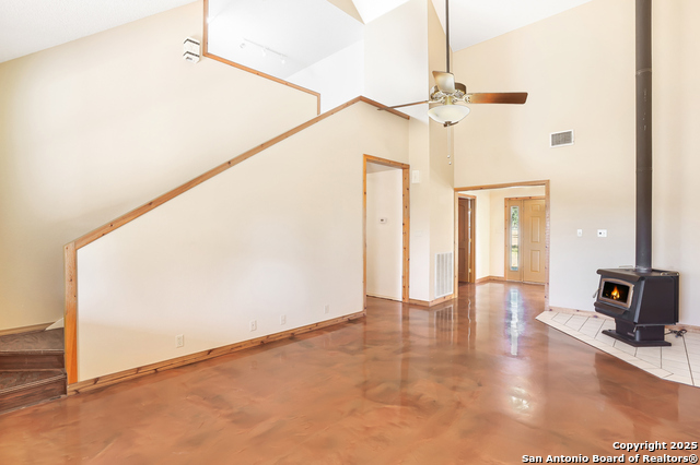 Image 12 of 33 For 933 Last Gap