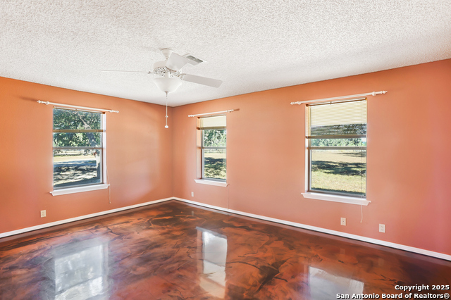 Image 15 of 33 For 933 Last Gap