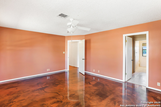 Image 16 of 33 For 933 Last Gap