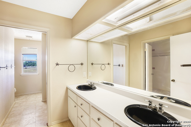 Image 17 of 33 For 933 Last Gap