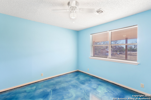 Image 18 of 33 For 933 Last Gap