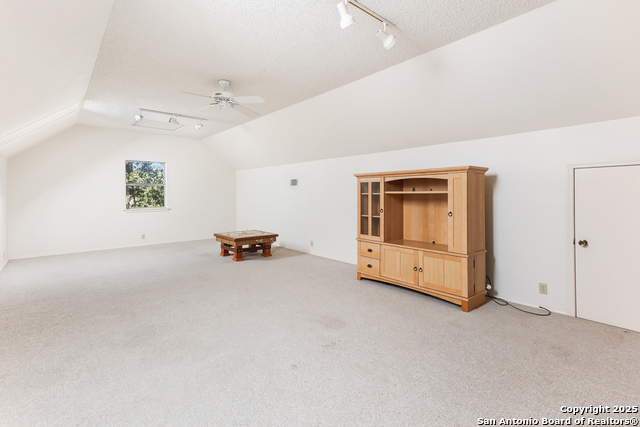 Image 21 of 33 For 933 Last Gap