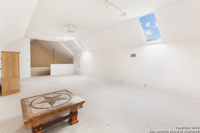 Image 22 of 33 For 933 Last Gap