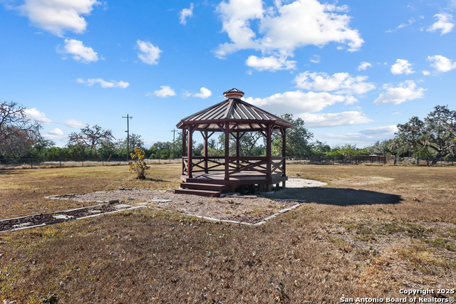 Image 23 of 33 For 933 Last Gap