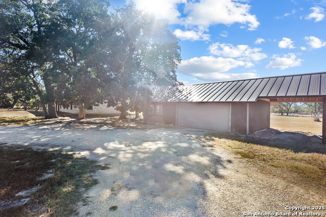 Image 29 of 33 For 933 Last Gap