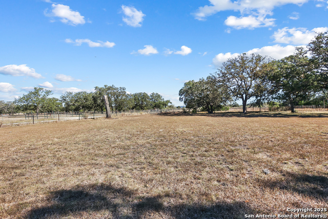 Image 31 of 33 For 933 Last Gap