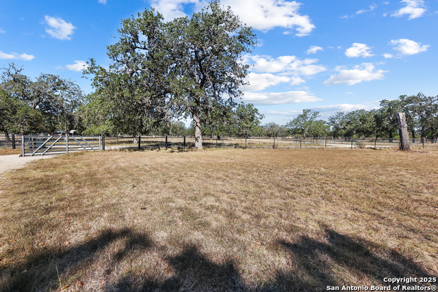 Image 32 of 33 For 933 Last Gap