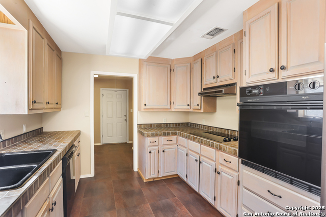 Image 7 of 33 For 933 Last Gap