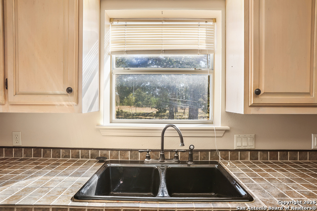 Image 8 of 33 For 933 Last Gap