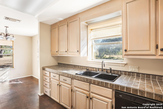 Image 9 of 33 For 933 Last Gap