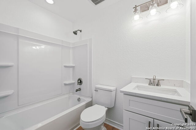 Listing photo id 13 for 1502 Walters S