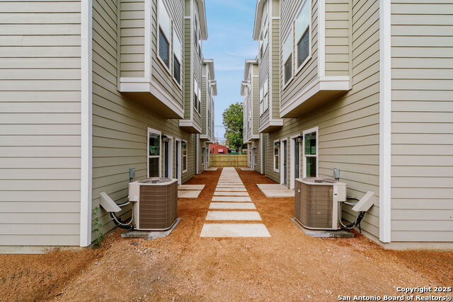 Listing photo id 40 for 1502 Walters S