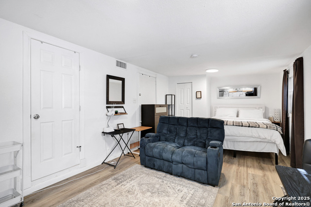 Image 14 of 25 For 542 Williamsburg Place