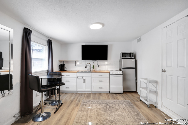 Image 15 of 25 For 542 Williamsburg Place