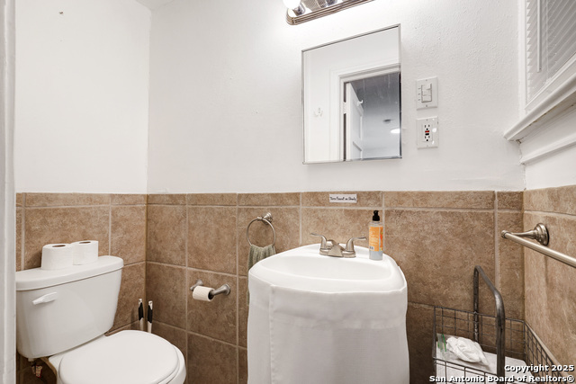 Image 19 of 25 For 542 Williamsburg Place