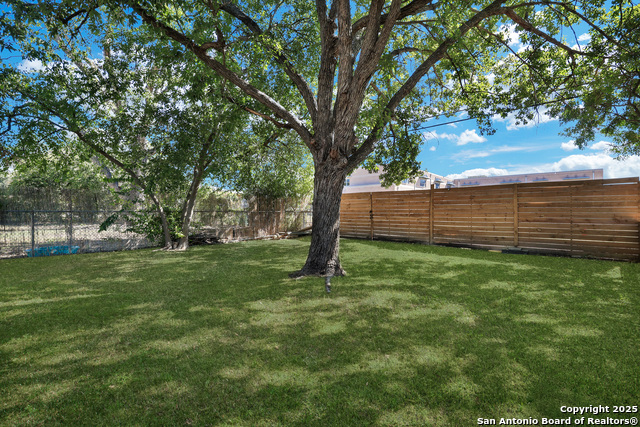 Image 23 of 25 For 542 Williamsburg Place