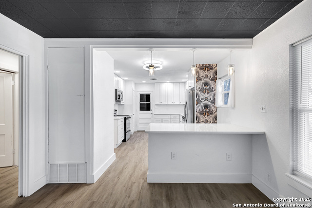 Image 4 of 25 For 542 Williamsburg Place