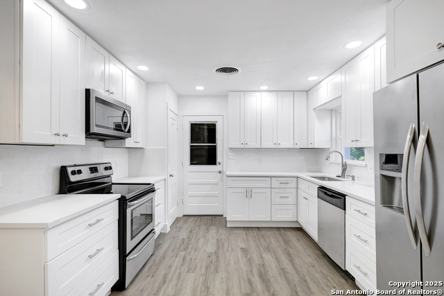 Image 5 of 25 For 542 Williamsburg Place