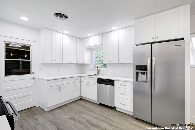 Image 6 of 25 For 542 Williamsburg Place