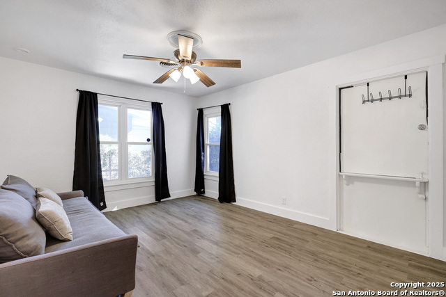 Image 8 of 25 For 542 Williamsburg Place