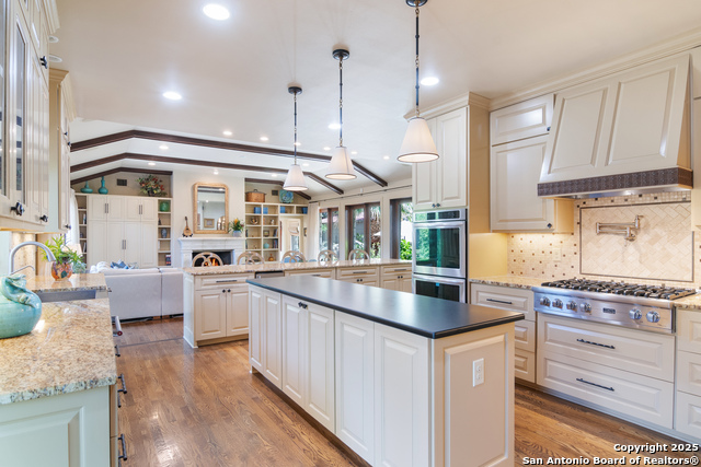 Listing photo id 11 for 123 Brittany