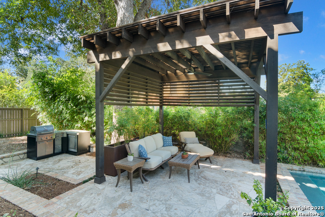 Listing photo id 41 for 123 Brittany