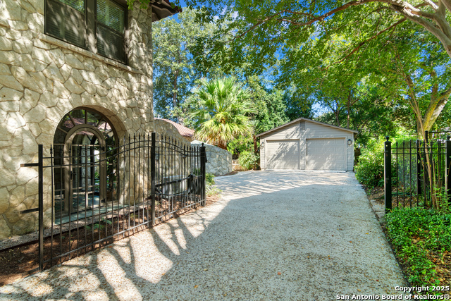 Listing photo id 42 for 123 Brittany