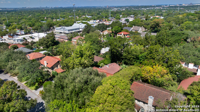 Listing photo id 47 for 123 Brittany