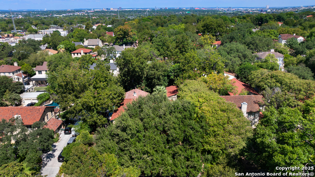 Listing photo id 48 for 123 Brittany