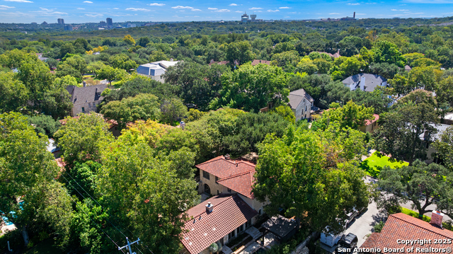 Listing photo id 49 for 123 Brittany