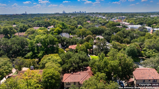 Listing photo id 50 for 123 Brittany