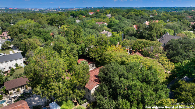 Listing photo id 51 for 123 Brittany