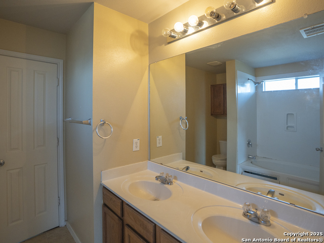 Listing photo id 11 for 3648 Tilden  