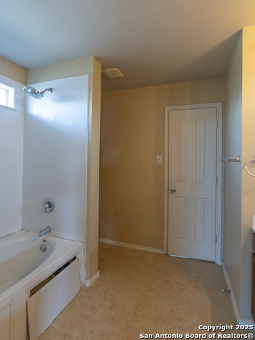 Listing photo id 12 for 3648 Tilden  