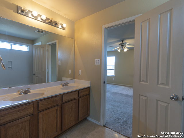 Listing photo id 13 for 3648 Tilden  