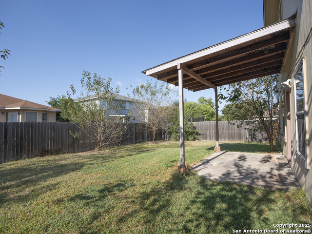 Listing photo id 22 for 3648 Tilden  