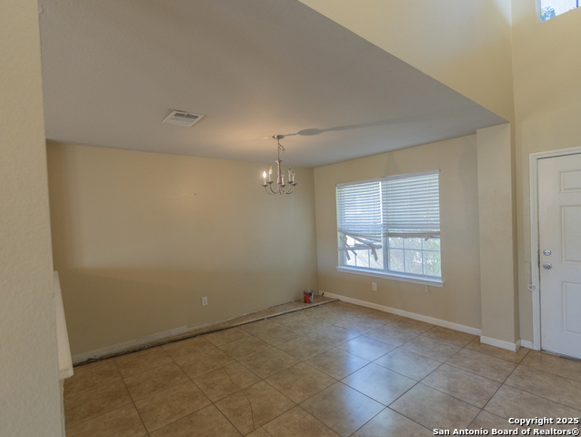 Listing photo id 1 for 3648 Tilden  