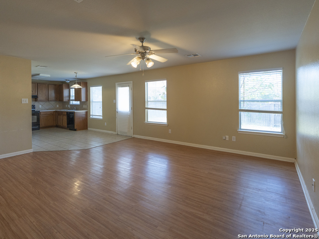 Listing photo id 6 for 3648 Tilden  