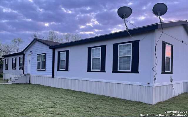 Details for 202 10th S , Christine, TX 78012