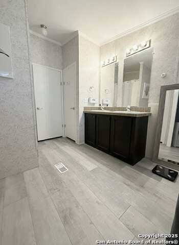 Image 15 of 28 For 202 10th S 