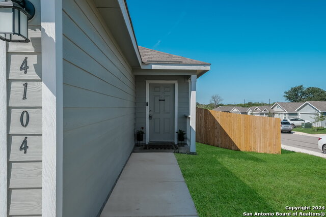 Image 3 of 22 For 4104 Waterfall Cv