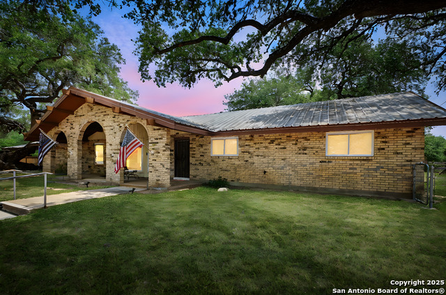 Details for 102 Southgate, Pleasanton, TX 78064