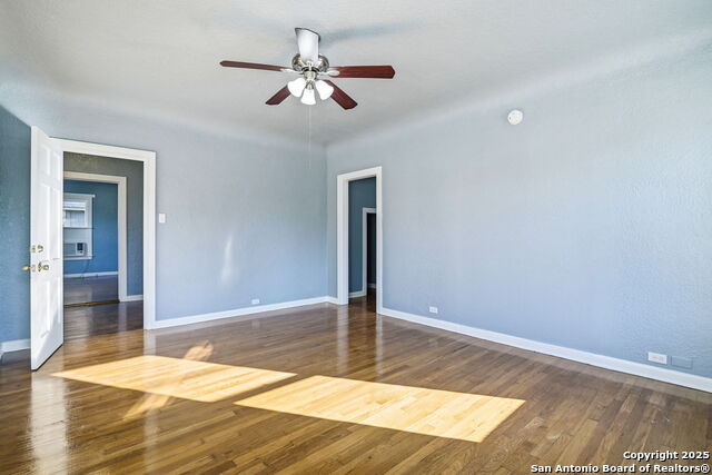 Listing photo id 8 for 438 W Kings Hwy