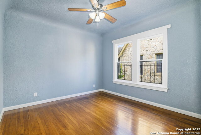 Listing photo id 9 for 438 W Kings Hwy