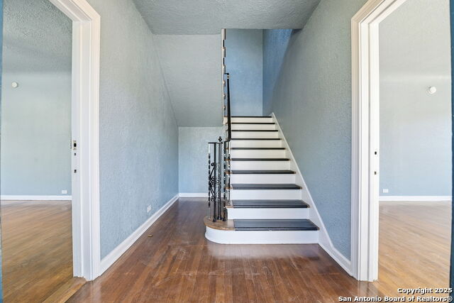 Listing photo id 12 for 438 W Kings Hwy