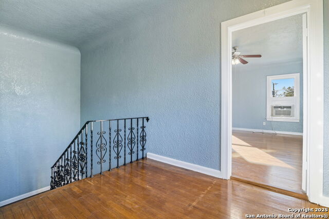 Listing photo id 13 for 438 W Kings Hwy