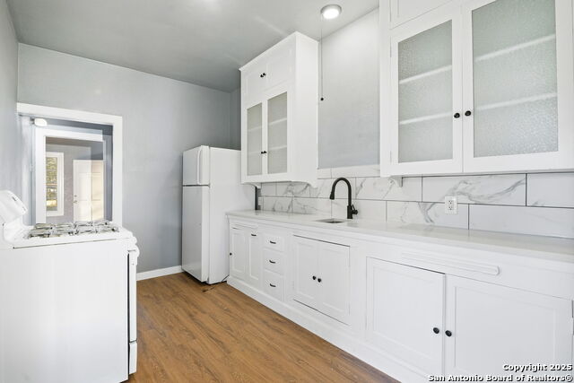 Listing photo id 14 for 438 W Kings Hwy